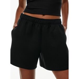 NWT Aritzia The Group By Babaton Smooth Plush Suite Short Relaxed Black